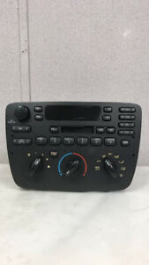 2004-2007 Ford Taurus AM/FM/CD Radio, Heater and A/C Control Panel