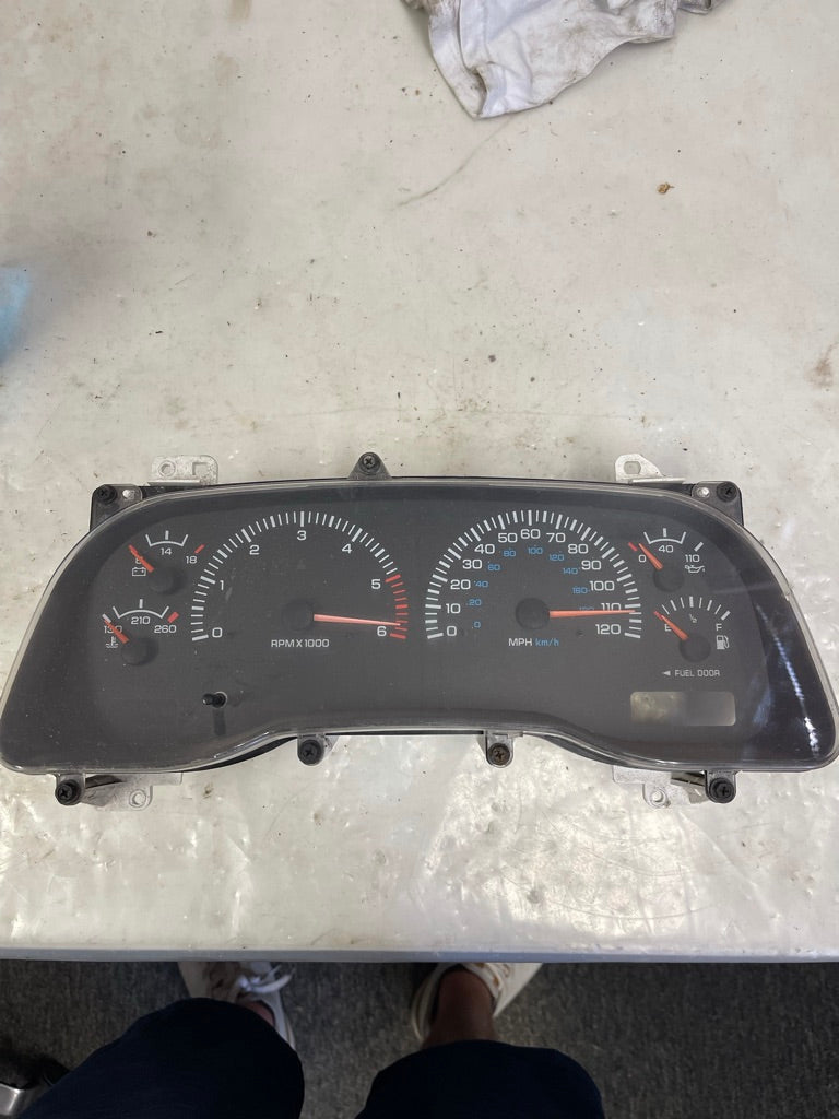 1999 Dodge RAM 1500 Speedometer Cluster