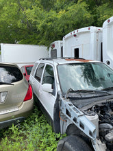 Load image into Gallery viewer, 2005 Mazda Tribute (White)
