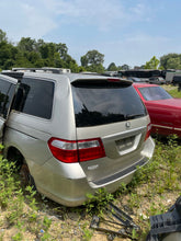 Load image into Gallery viewer, 2005 Honda Odyssey (Tan)
