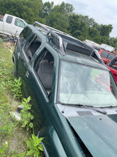 Load image into Gallery viewer, 2000 Nissan Xterra (Green)
